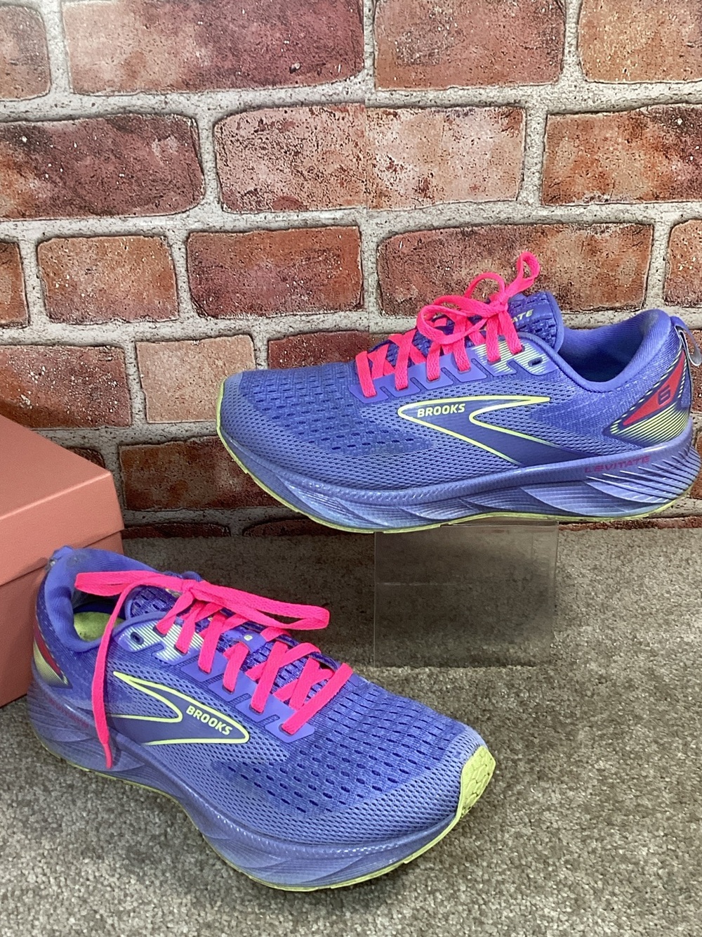 Brooks Levitate 6 women’s running shoes sneakers size 8